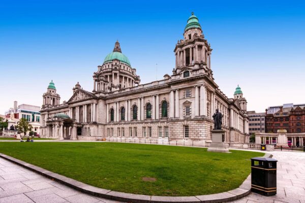 Belfast City Tour & Political Murals Experience
