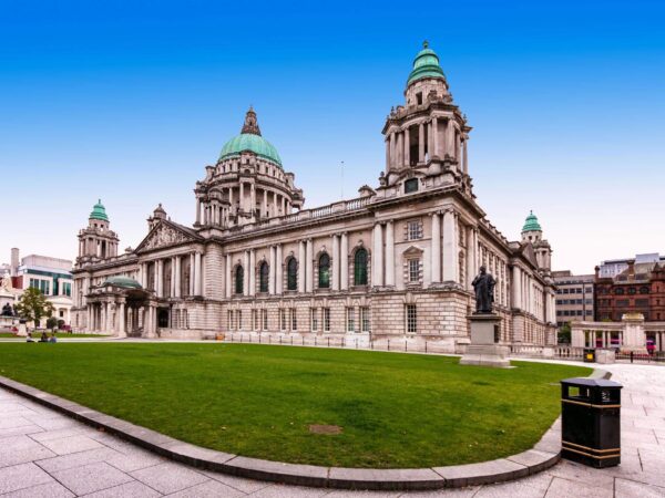 Belfast City Tour & Political Murals Experience