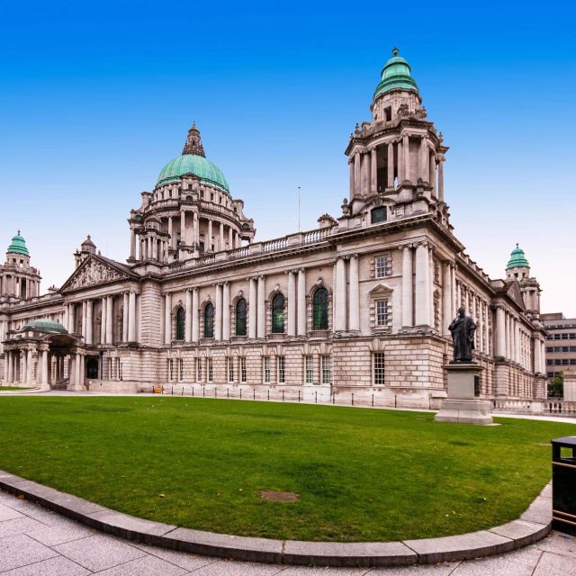 Belfast City Tour & Political Murals Experience