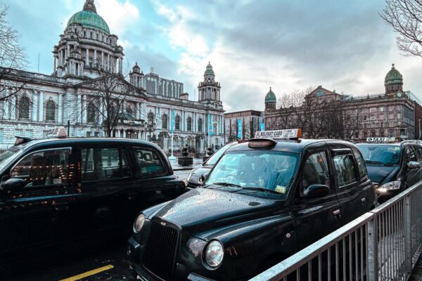 Belfast Black Taxi Tour – Murals, Peace Walls & Local Stories