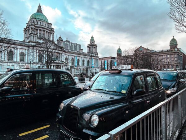 Belfast Black Taxi Tour – Murals, Peace Walls & Local Stories